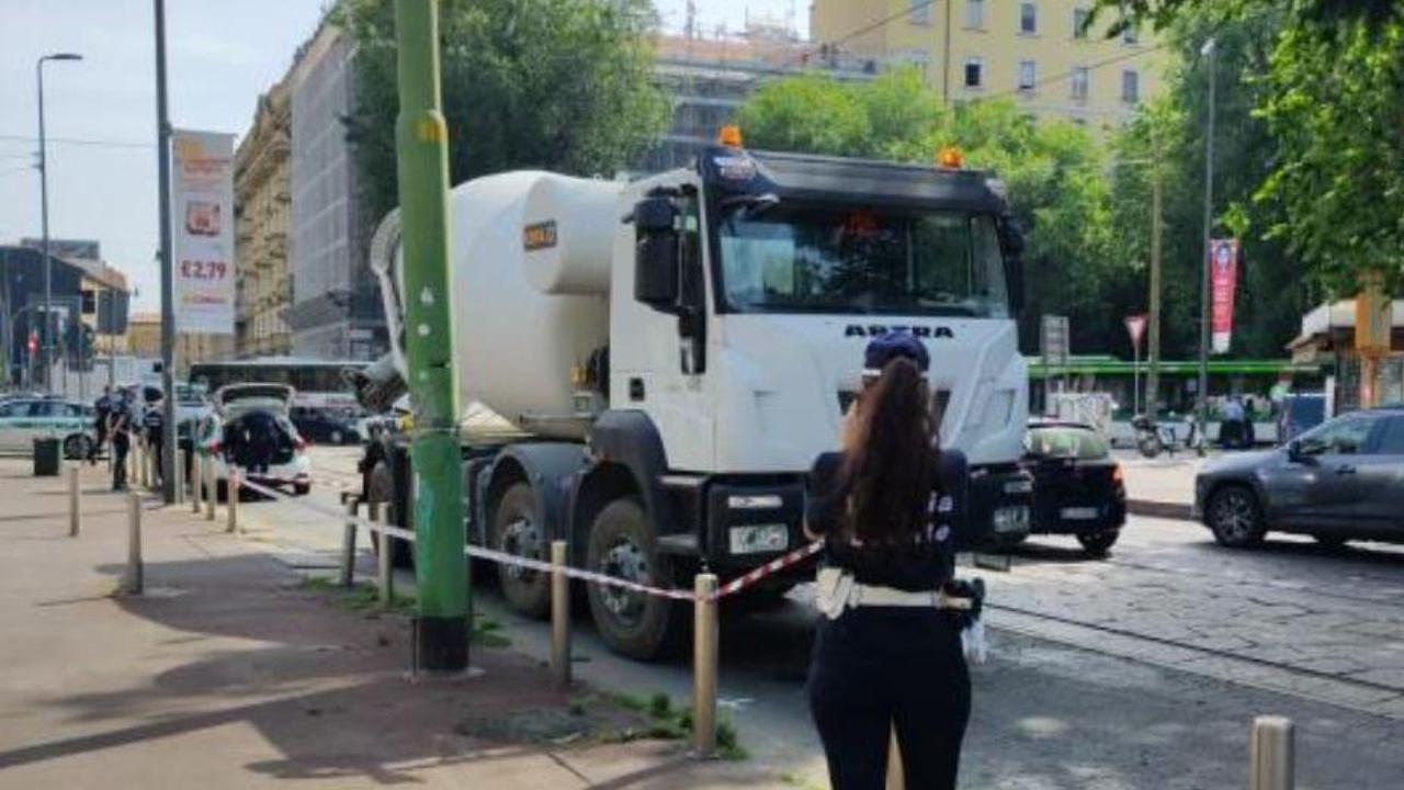 Milano, donna di 60 anni uccisa in bicicletta: è stata travolta da una ...