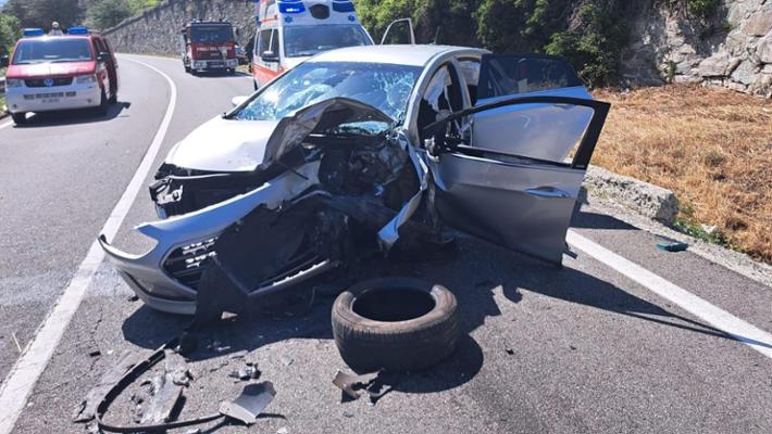 Scontro frontale tra due auto sulla statale 26, quattro feriti gravi ...