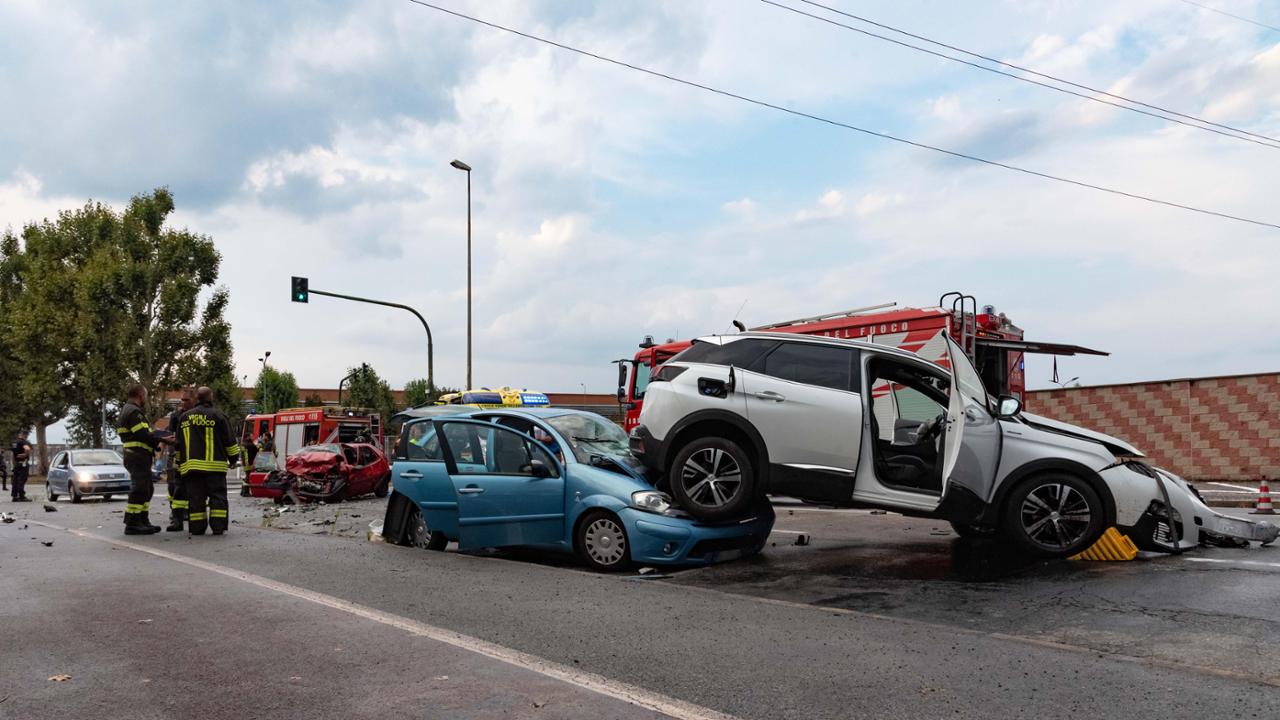Schianto in Lungo Stura Lazio: morto un uomo di 54 anni, 4 feriti - La ...
