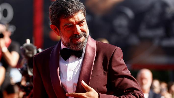 Favino e i ruoli da italiano affidati ad attori stranieri, il mondo del cinema si divide sulla polemica