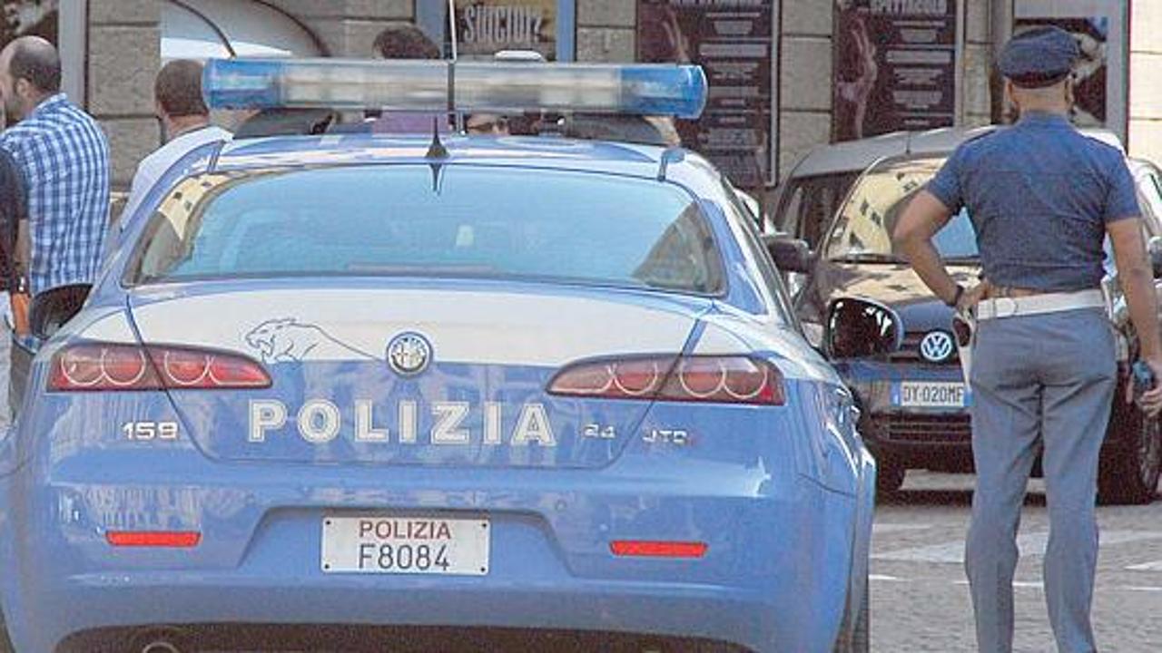 Prese a calci una Volante della polizia, processato per direttissima un