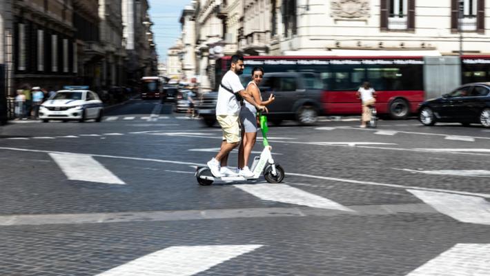 Incidenti a Torino in bici e monopattini raddoppiati in un anno - La Stampa