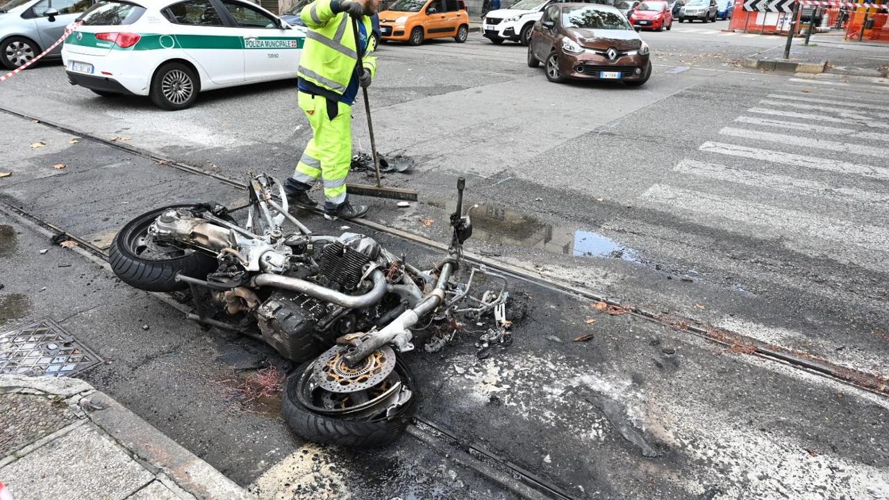 Incidente in corso Agnelli a Torino: scontro tra auto e moto ...