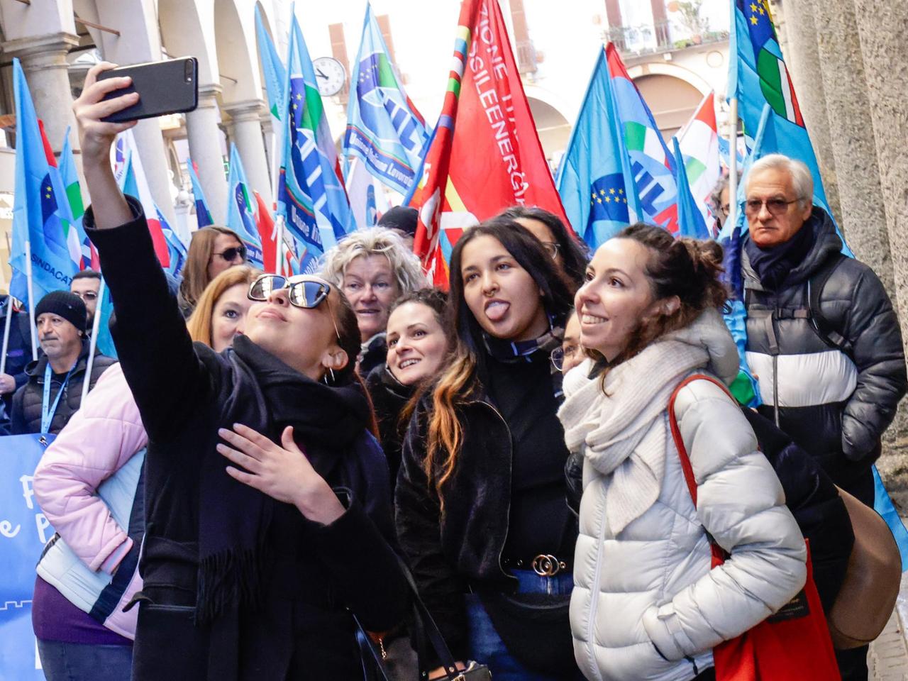 Lo sciopero di Cgil e Uil nel centro di Novara, fotogallery - La Stampa