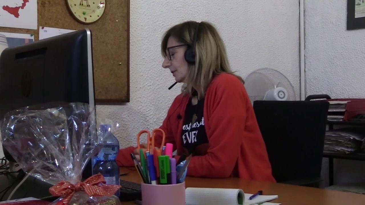 Telefono amico, volontari in ascolto anche a Natale: "Richieste in