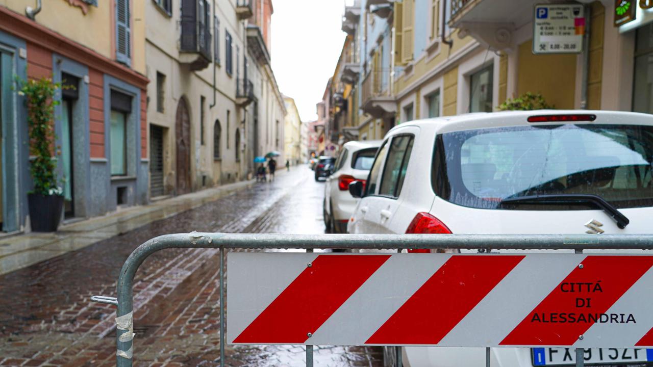 S’indaga sulla morte del ragazzo di 21 anni volato da un balcone ad ...