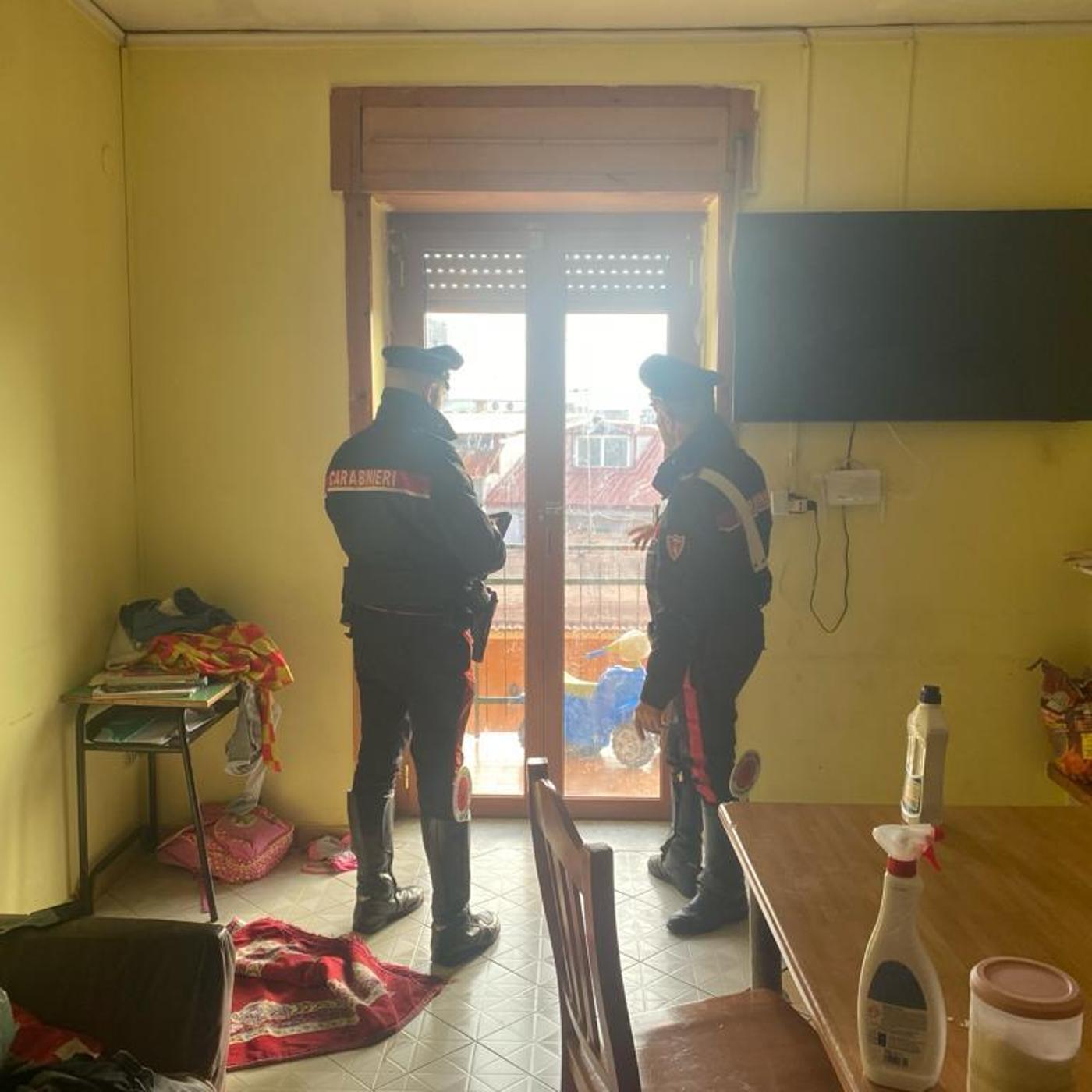 La maledizione di Caivano, bimba di 6 anni cade dal balcone. Era sola ...