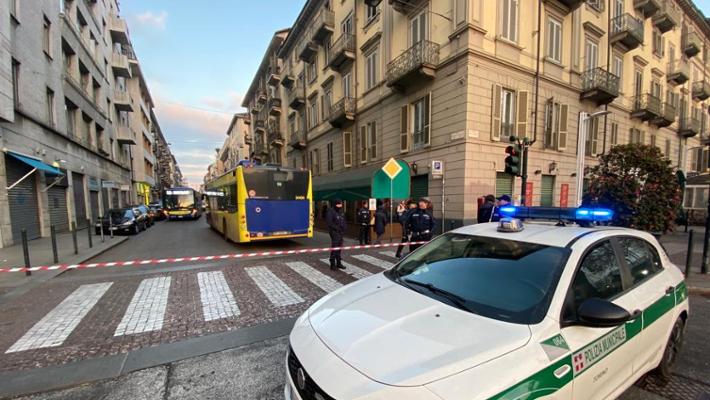 Incidente a Torino Cit Turin, donna travolta da un autobus - La Stampa