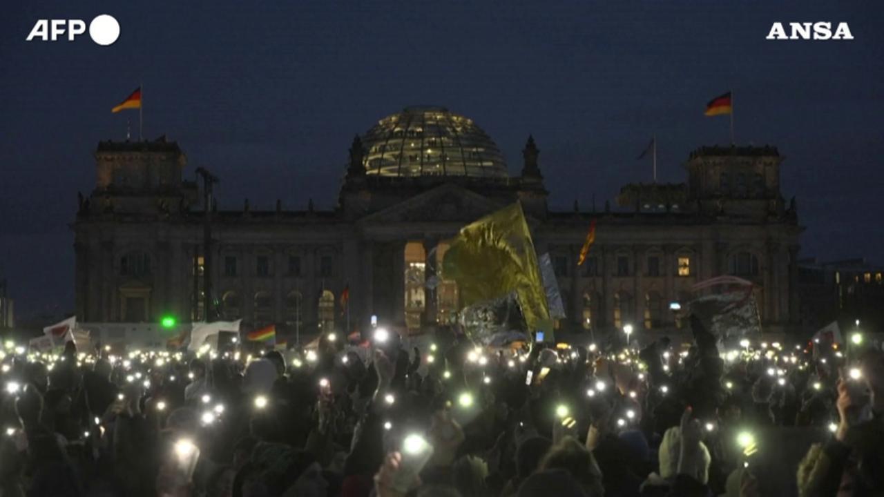 Germania, manifestazione contro il partito di estrema destra AfD - La