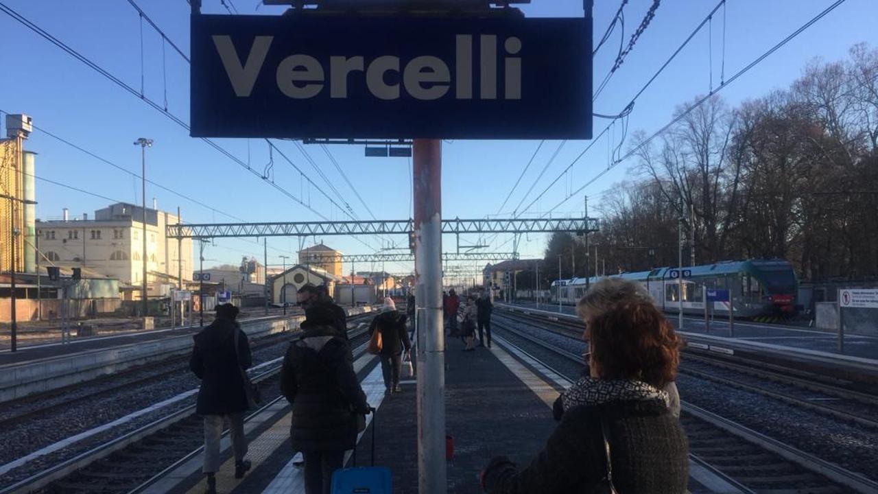 treni da novara a vercelli