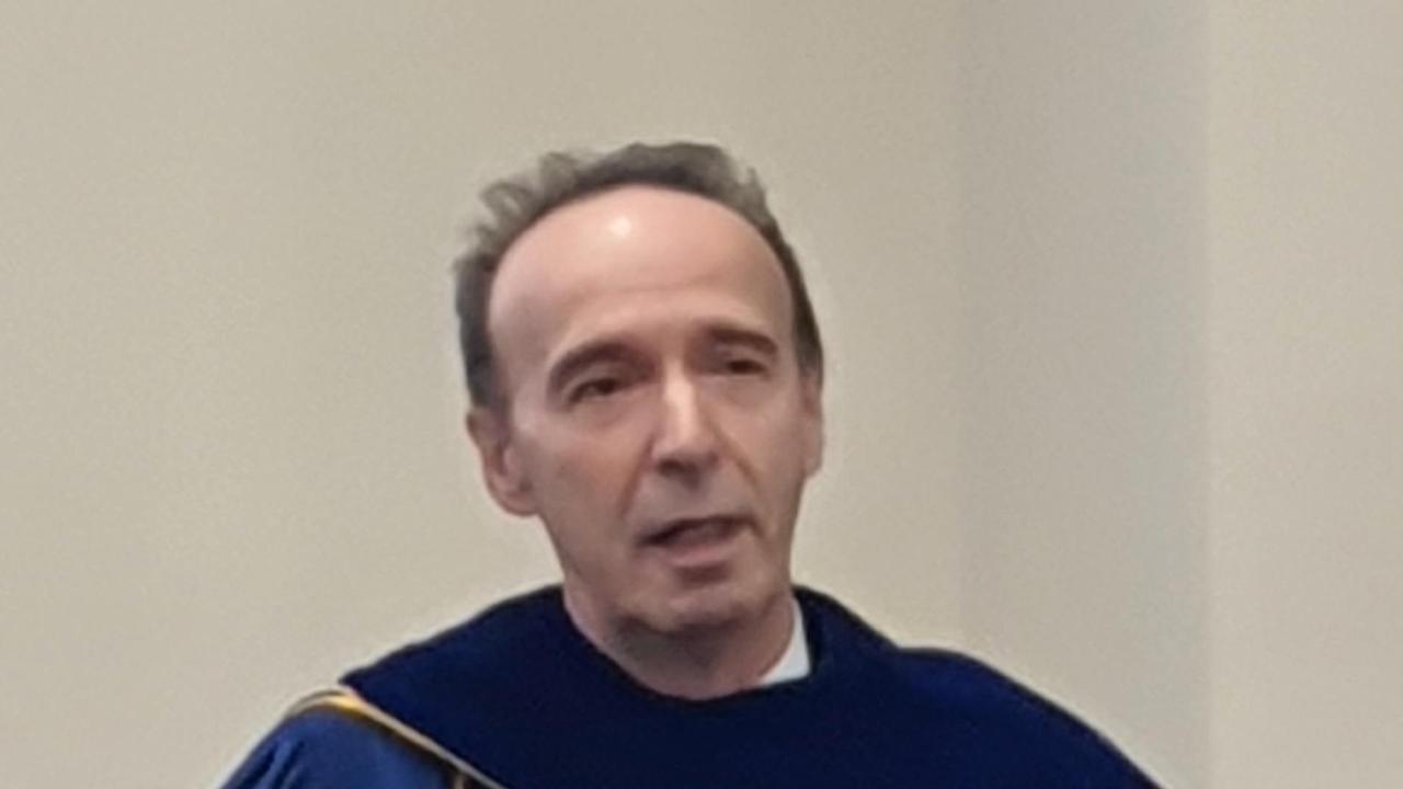 ベニーニ、ノートルダム大学から名誉学位を授与：「小規模で個人的な映画をもう一度作ることを夢見ています」