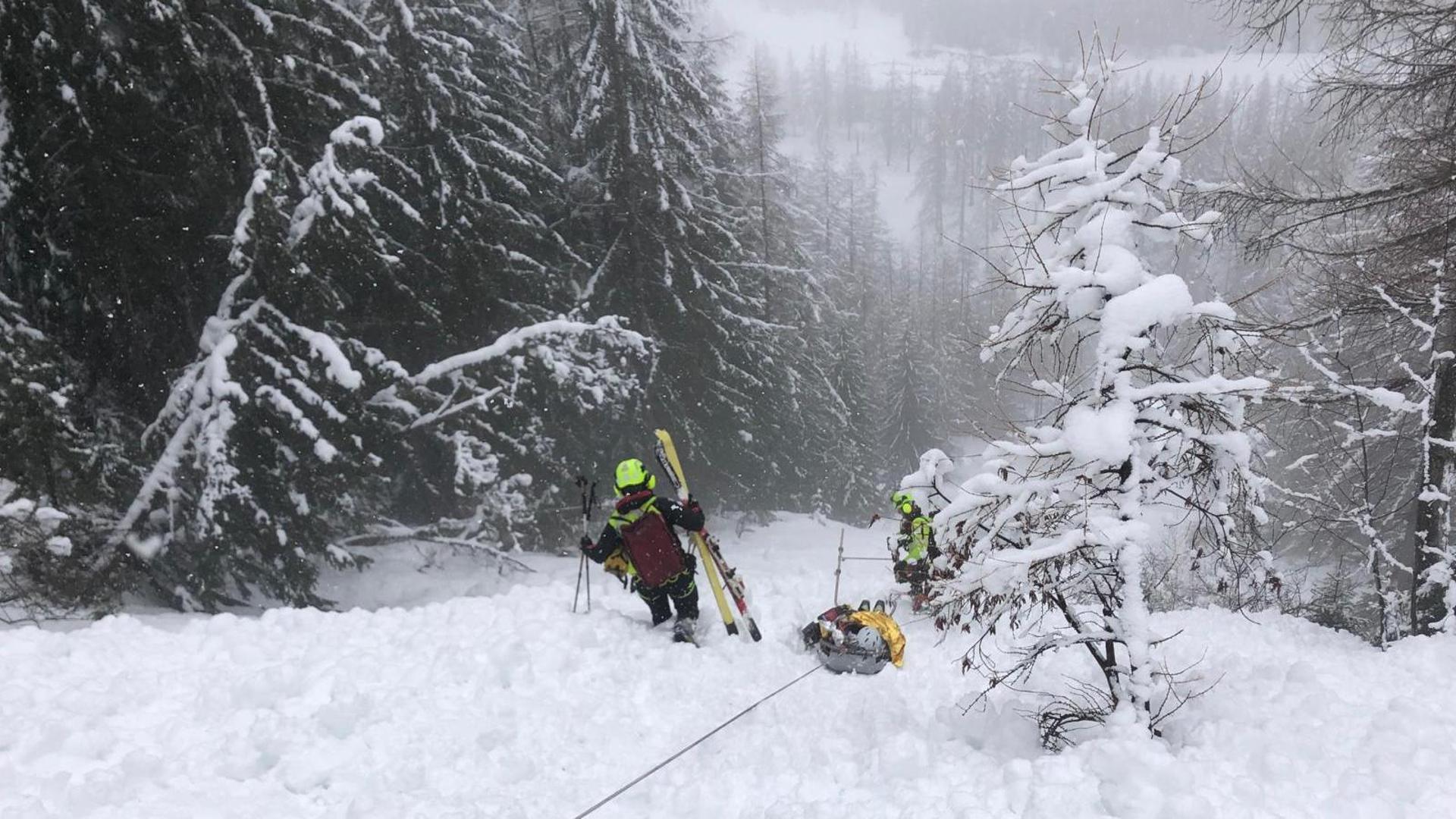 Un freerider si è ferito cadendo per quasi 100 metri in un canalone a ...