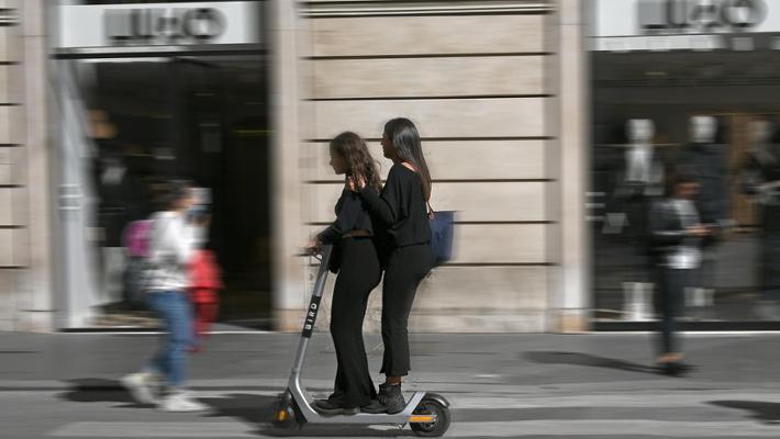 Monopattini elettrici: dal 2023 oltre 300 incidenti a Torino - La Stampa