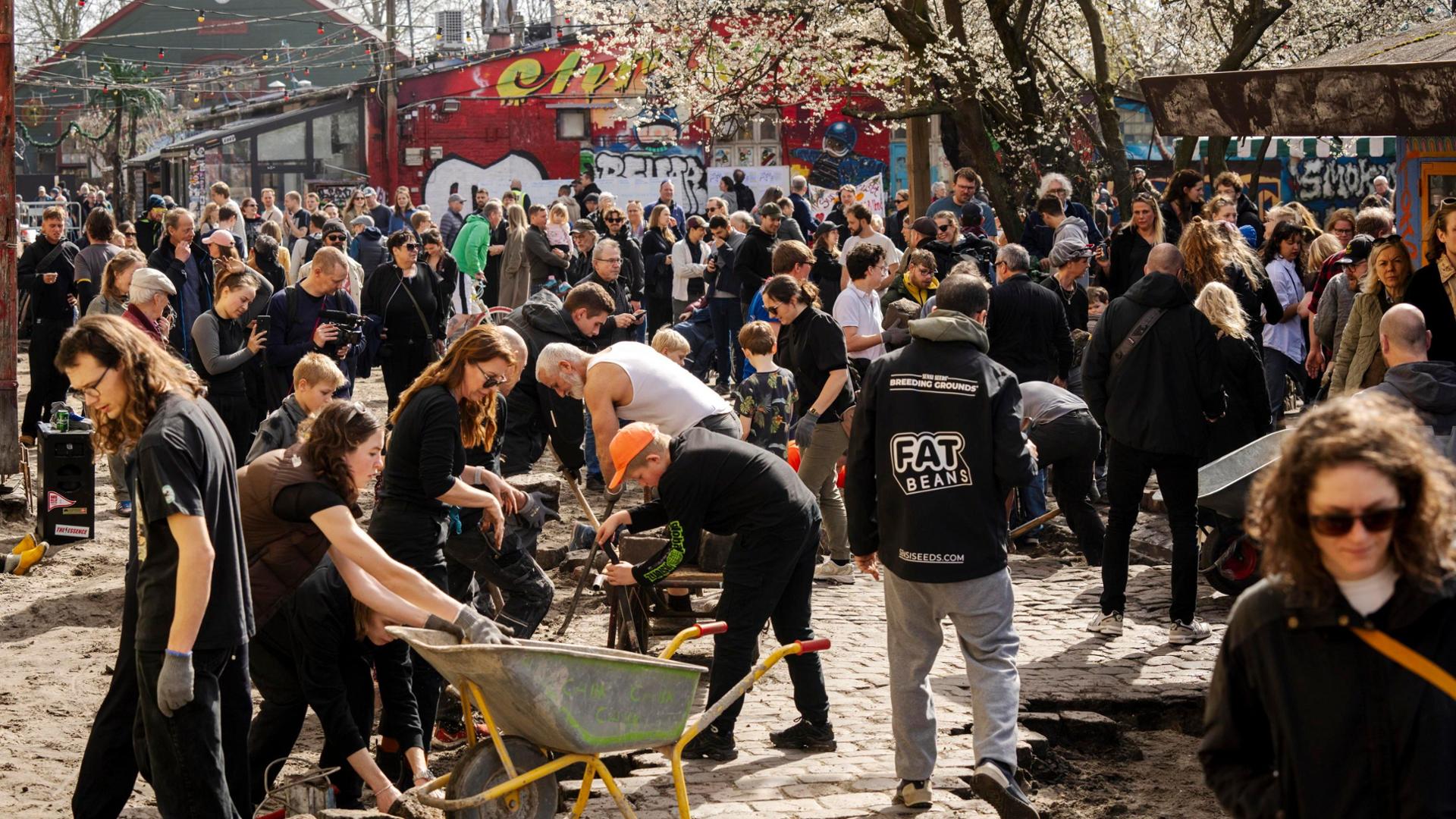 christiania-residenti-smantellano-la-via-della-droga-di-copenhagen