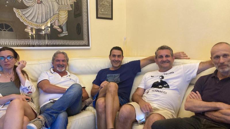 A Casa Di Vannacci Tra Familiari E Amici In Attesa Dei Risultati Delle a-casa-di-vannacci-tra-familiari-e-amici-in-attesa-dei-risultati-delle