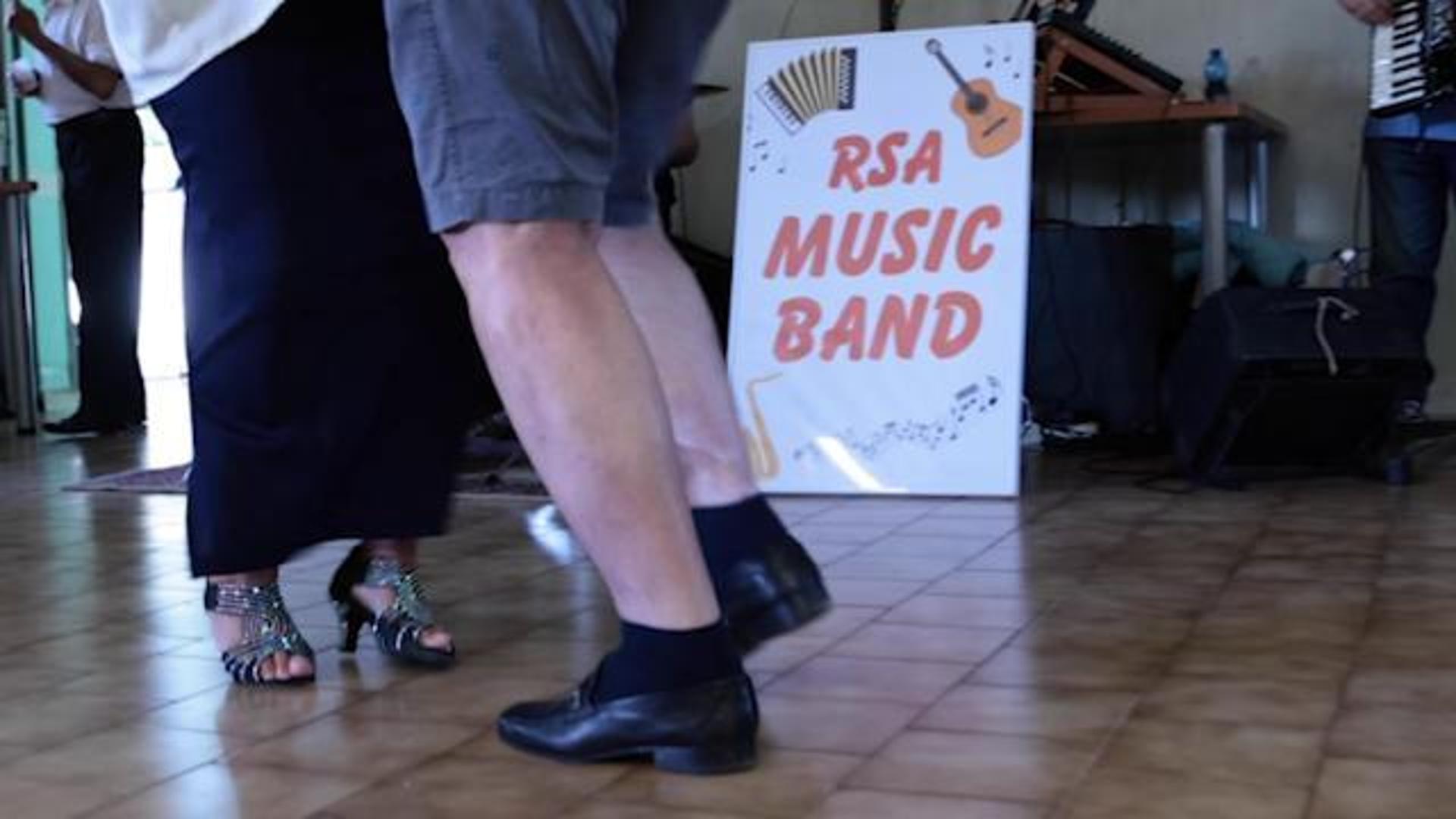 La Rsa Band in tour nel Novarese porta ventate di felicità: le immagini ...