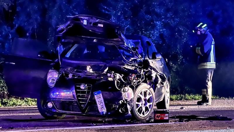 Schianto contro un’auto, muore un giovane motociclista a Ivrea: aveva ...