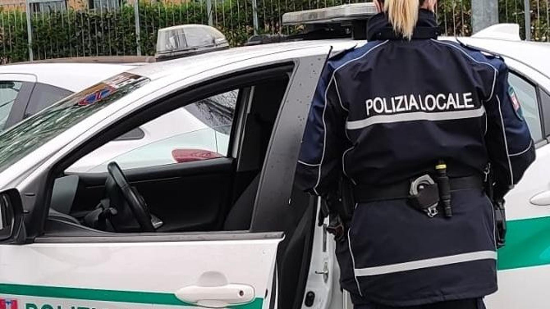 Auto contro un bus a Torino: feriti 5 passeggeri e il conducente ...