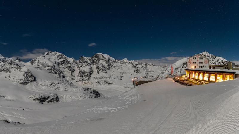Brindisi in quota e sciate di notte: il Capodanno in montagna si festeggia così