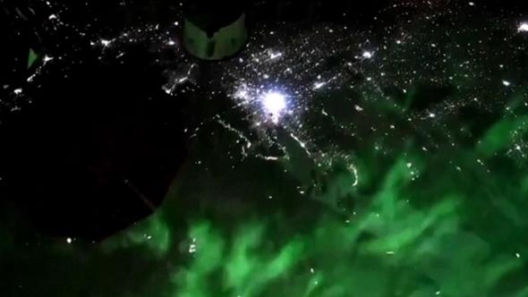 Spazio: le spettacolari immagini dell'aurora boreale riprese dalla Iss