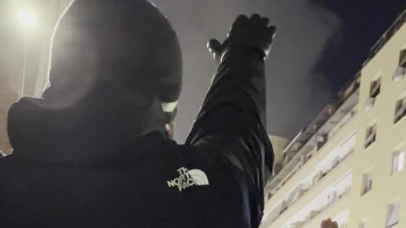 Acca Larentia, centinaia di neofascisti sfilano con braccia tese e camicie nere
