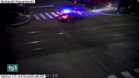 Milano, il video inedito sulla morte di Ramy. Il carabiniere: "Chiudilo che cade"
