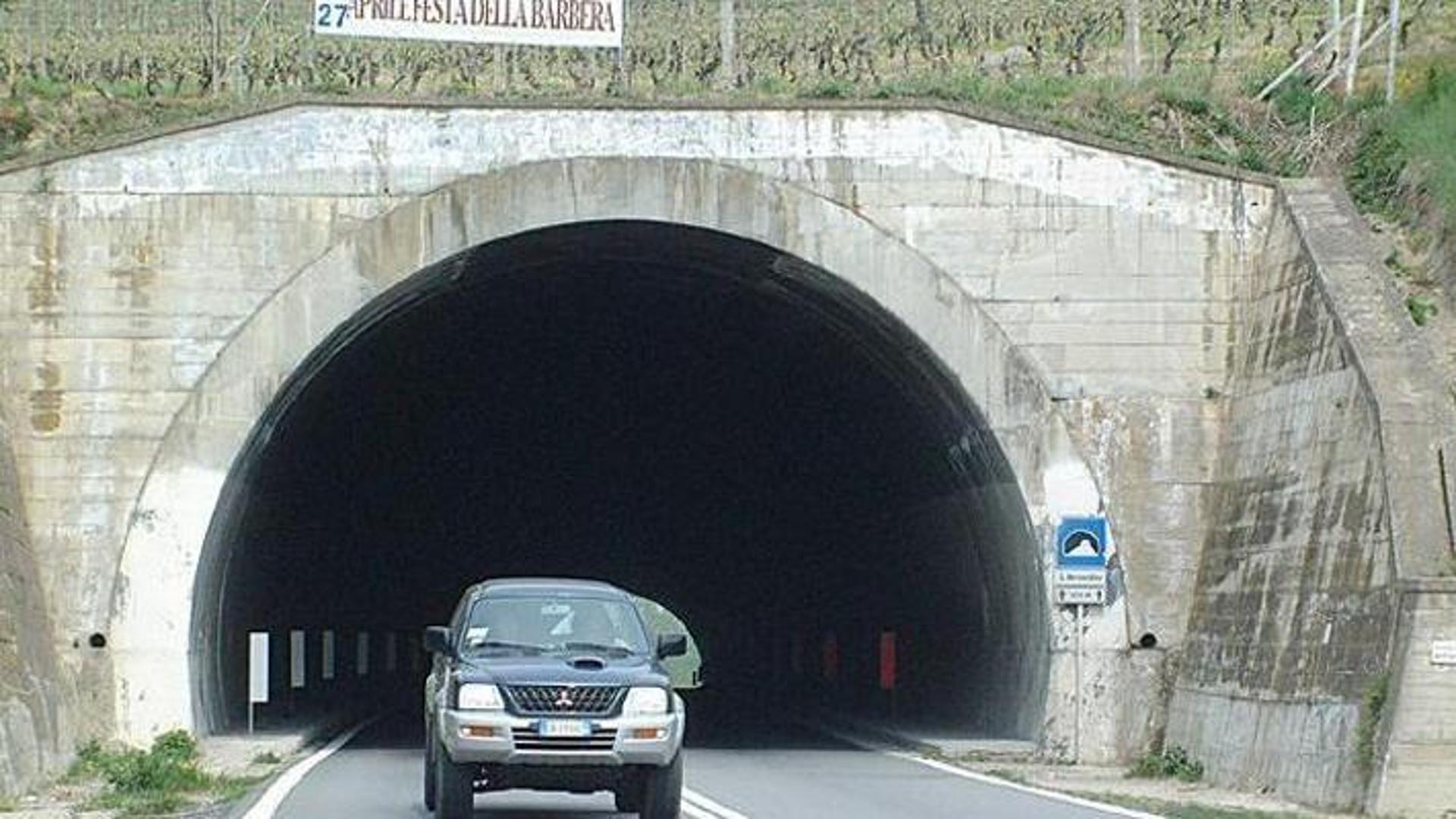 Viabilità, dopo 4 giorni riaperta la galleria “Molini d’Isola” - La Stampa