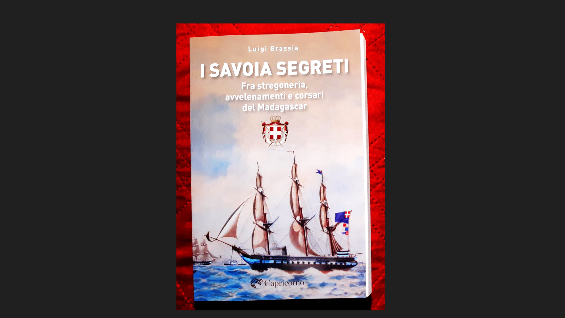 「I Savoia Secret」、サボイのルイージ・グラッシアによる本の本のニューススタンドで