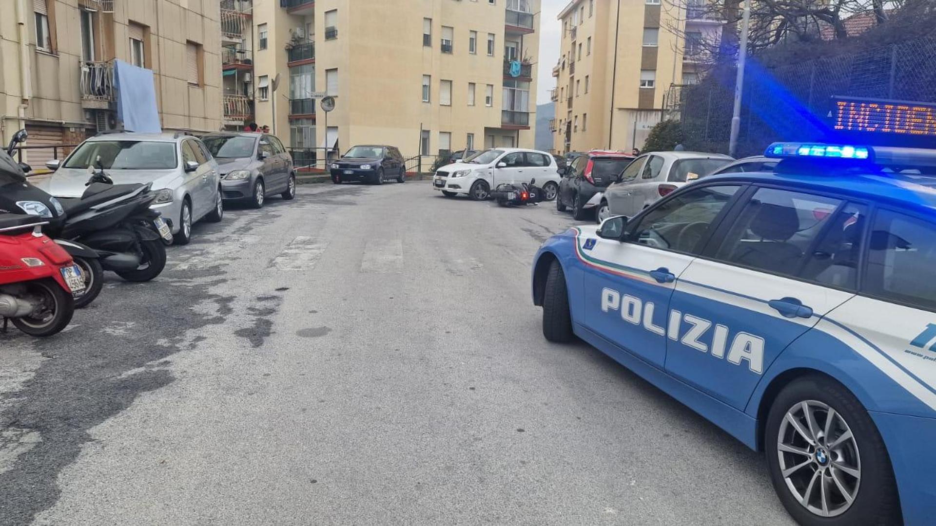 Savona, incidente in via Agnini: scontro tra auto e scooter - La Stampa