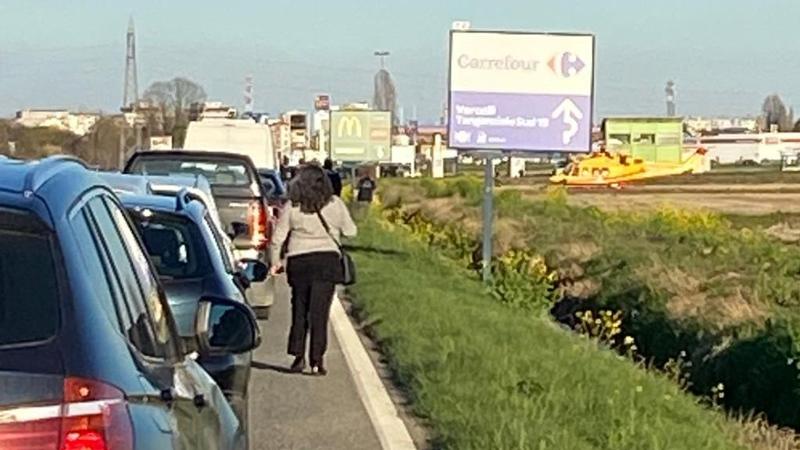 Due feriti in un incidente stradale, traffico in tilt alle porte di ...