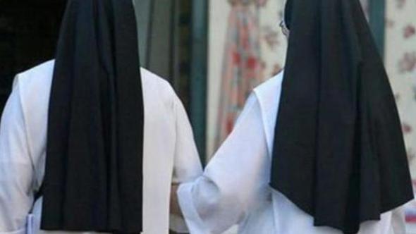 Fermata suora alla guida contromano sulla Napoli-Salerno: “Ascoltavo il rosario”