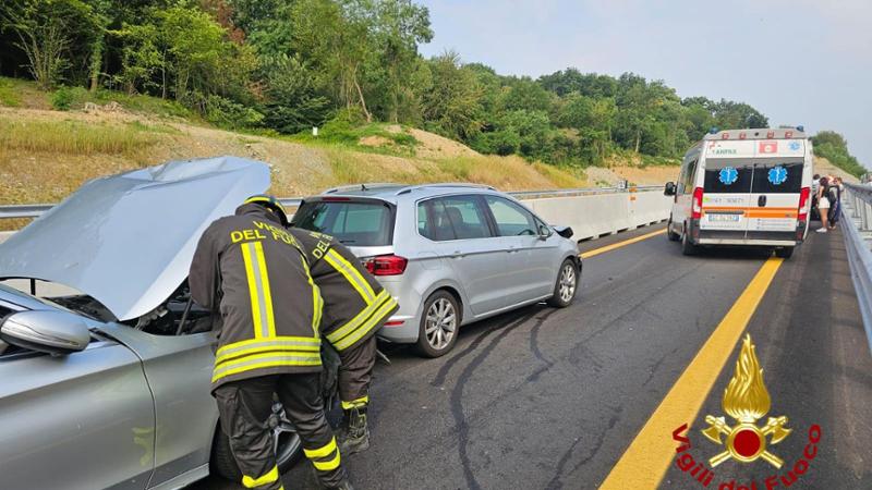 Due feriti e lunghe code per un incidente sulla bretella Ivrea-Santhià ...