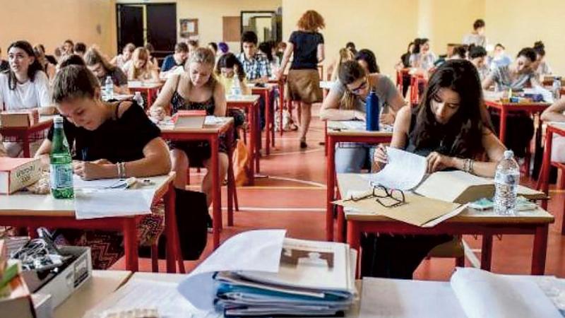 Valditara: maturandi che evitano l'orale vanno bocciati, stretta in arrivo  - La Stampa