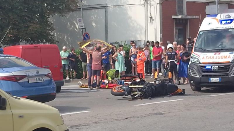 Scontro violento tra una moto e un’auto ad Asti. Un ferito portato al ...