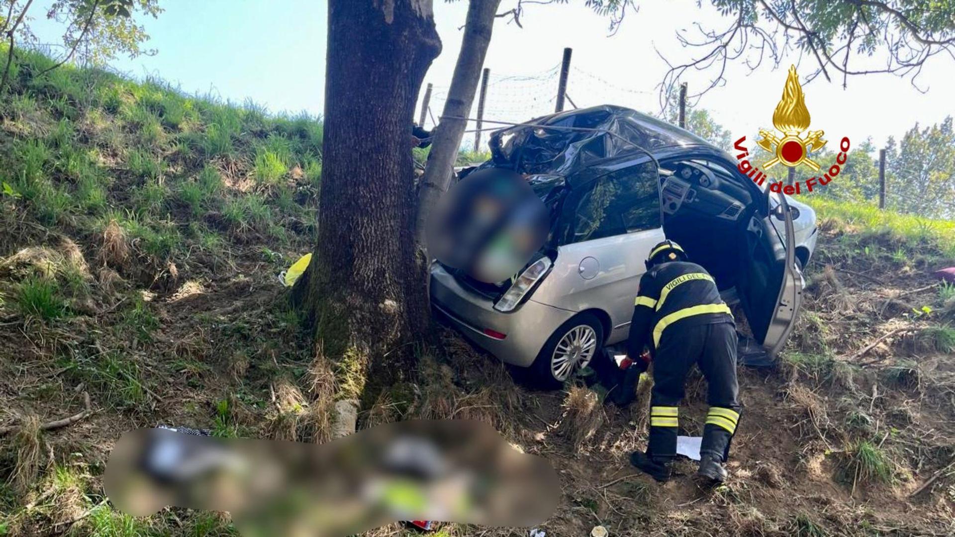 Pralungo, perde il controllo dell’auto e si schianta contro un albero ...