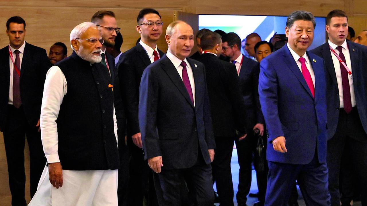 Energia e nuove rotte commerciali: Xi, Modi e Putin, vertice a tre per contrastare Trump