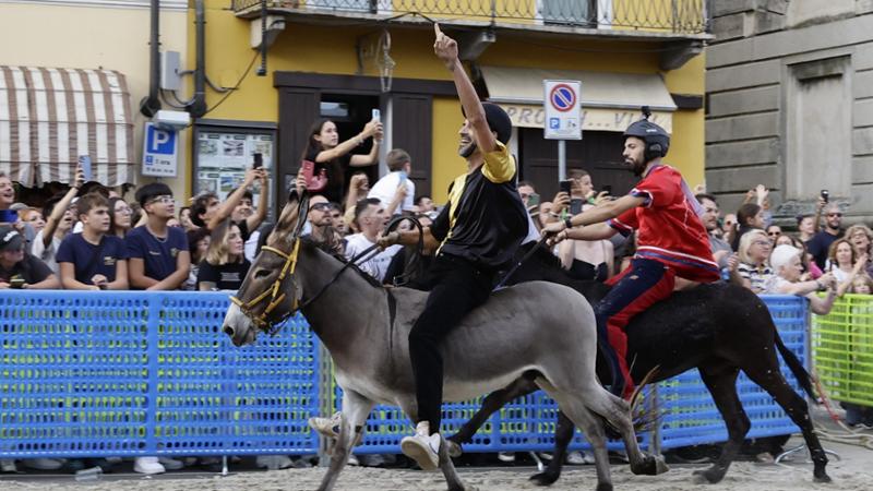 cameri-al-palio-degli-asini-la-vittoria-del-rione-cavallo-la-stampa