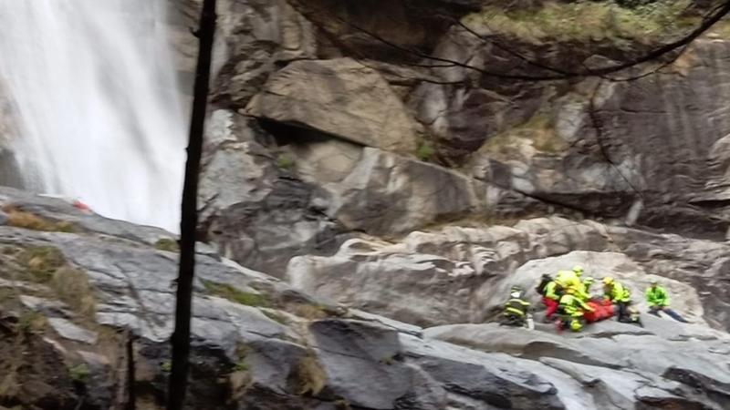 Turista tedesco di 67 anni precipita e muore nella cascata in Valle ...
