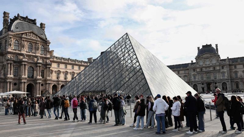 Il Louvre oggi riapre ai visitatori: chiusa l'aerea del furto - La Stampa