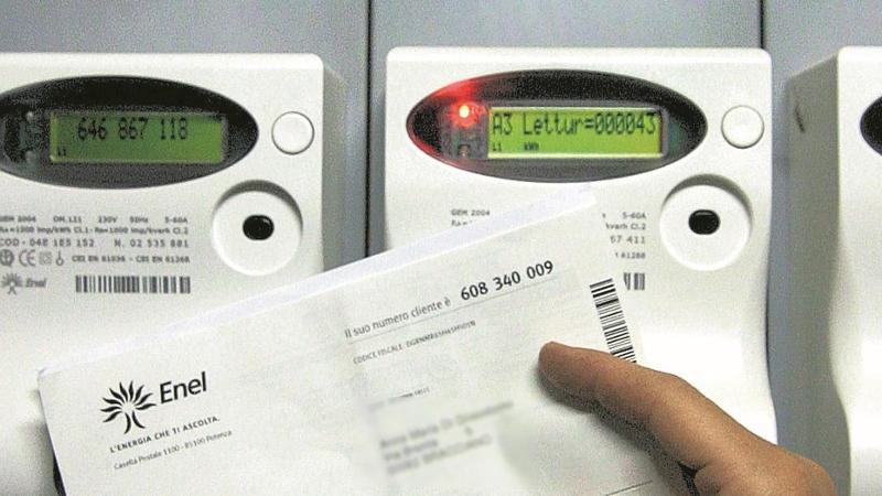 Vercelli, riceve una bolletta esorbitante: il vicino rubava l’energia