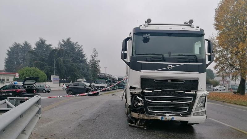 Scontro tra auto e camion a Moglia di Cherasco, morto operaio di 52 ...