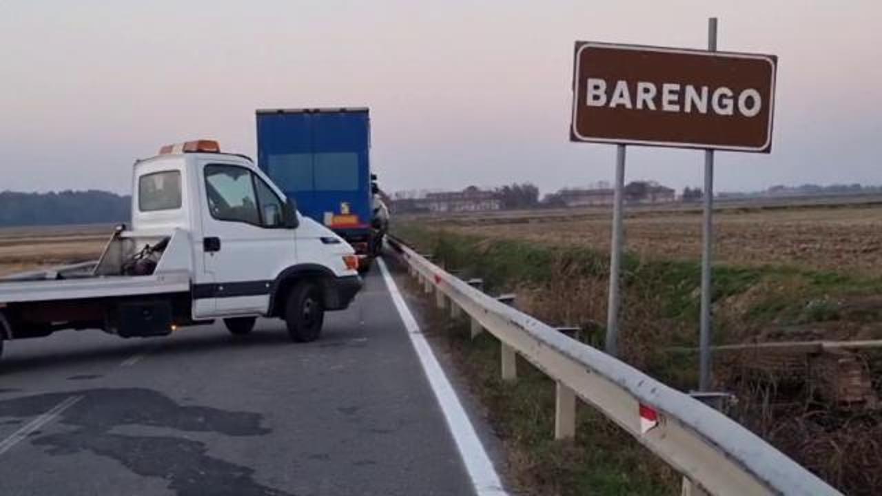 Schianto tra auto e camion sulla provinciale a Barengo, morto un ...