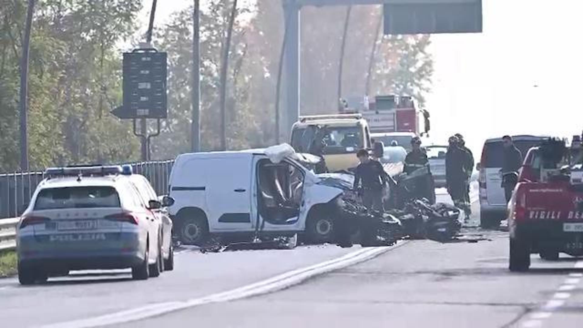 Bergamo, scontro tra due auto sulla tangenziale: due morti e un ferito ...