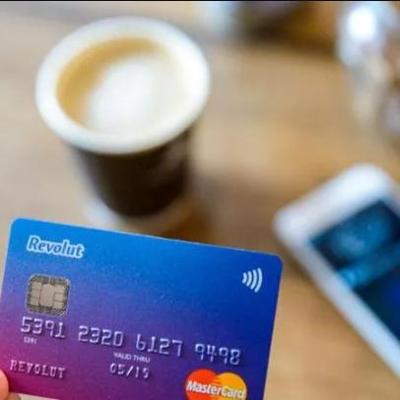 Revolut ingannata da false richieste governative: consegnati i dati sensibili dei clienti