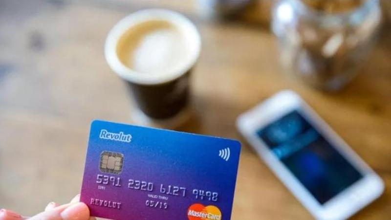 Revolut ingannata da false richieste governative: consegnati i dati sensibili dei clienti