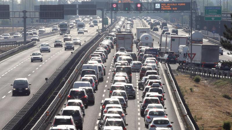 Nuovo Codice della strada: multe rivoluzionate, limiti velocità e patente fino a 65 anni. Tutte le novità