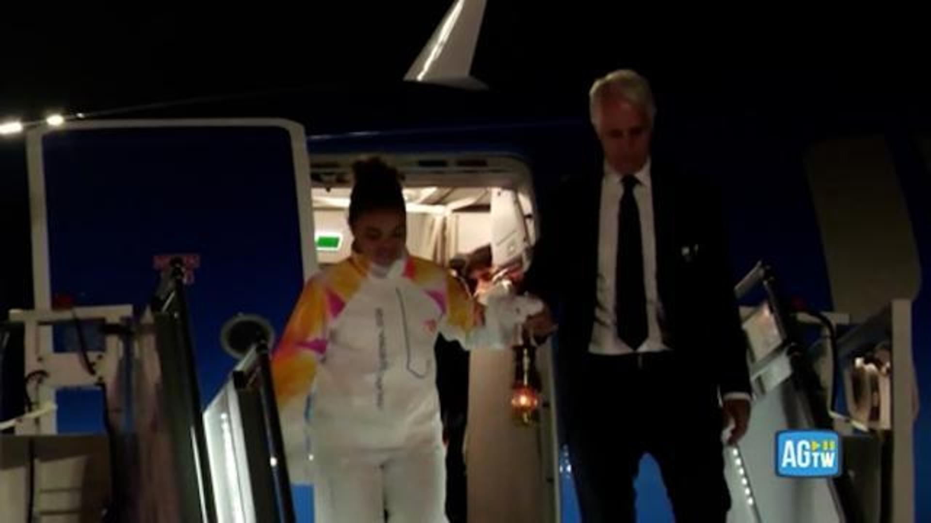 Milano Cortina 2026, la fiamma olimpica è arrivata in Italia - La Stampa