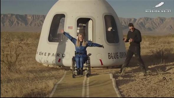 Dimenticare la gravità: Michaela Benthaus è la prima persona paraplegica a volare nello spazio