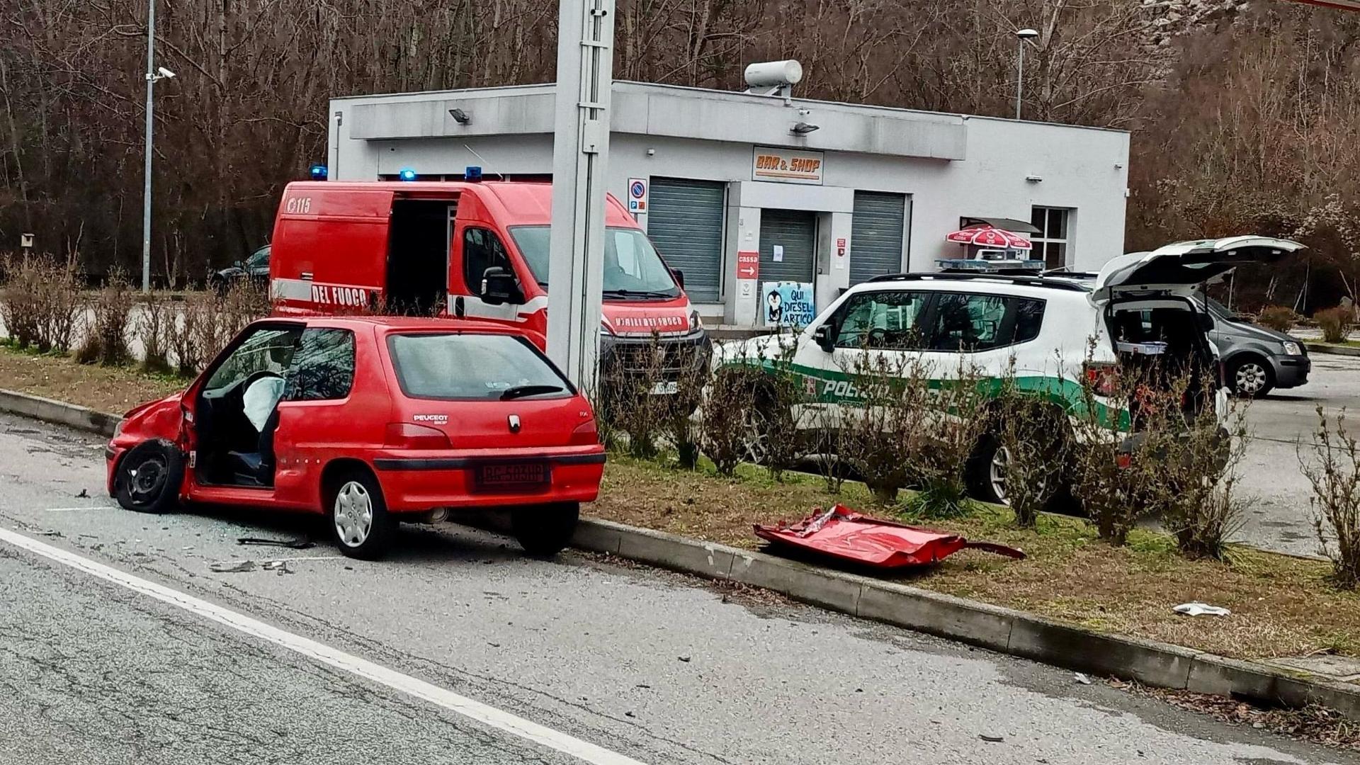 Scontro frontale tra due auto a Fondotoce: non ci sono stati feriti ...