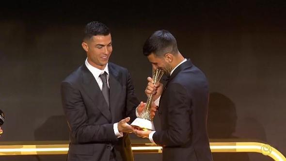 Ronaldo incorona Djokovic a Dubai: incontro tra leggende ai Globe Soccer Awards